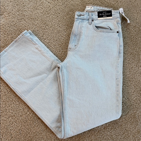 Abercrombie & Fitch Denim - NWT! Abercrombie & Fitch The 90’s Relaxed Jeans